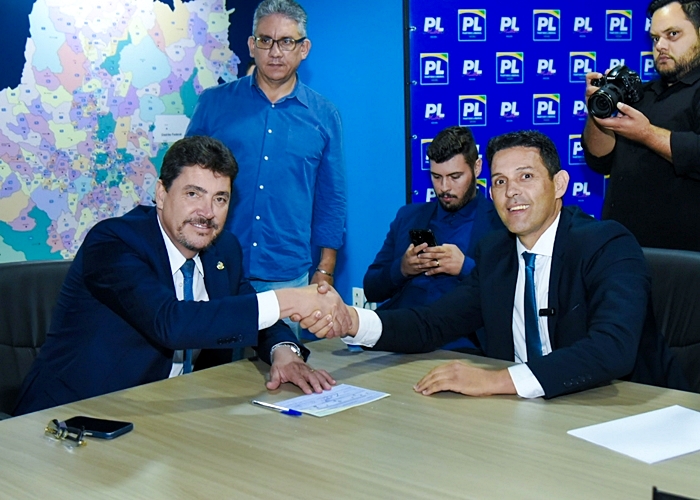 Zé Antônio se filia ao PL e pavimenta candidatura a prefeito de Valparaíso com o aval do senador Wilder Morais