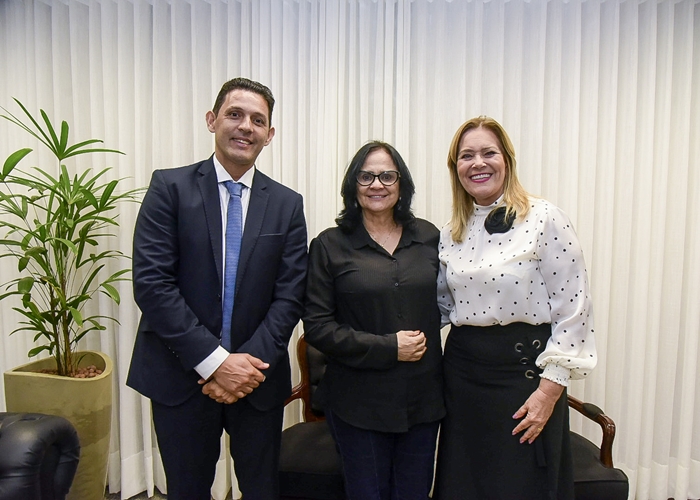 Zé Antônio se reúne com a senadora Damares Alves para tratar de eleições e projetos para Valparaíso